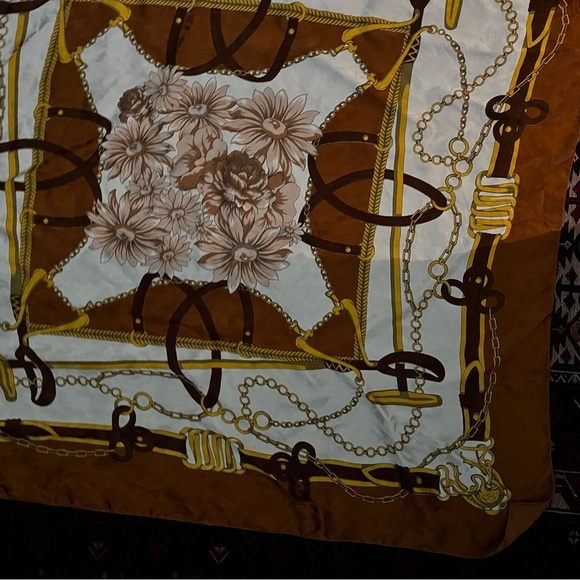 Vintage 💯 silk Hand rolled Italian equestrian print scarf - Picture 4 of 8